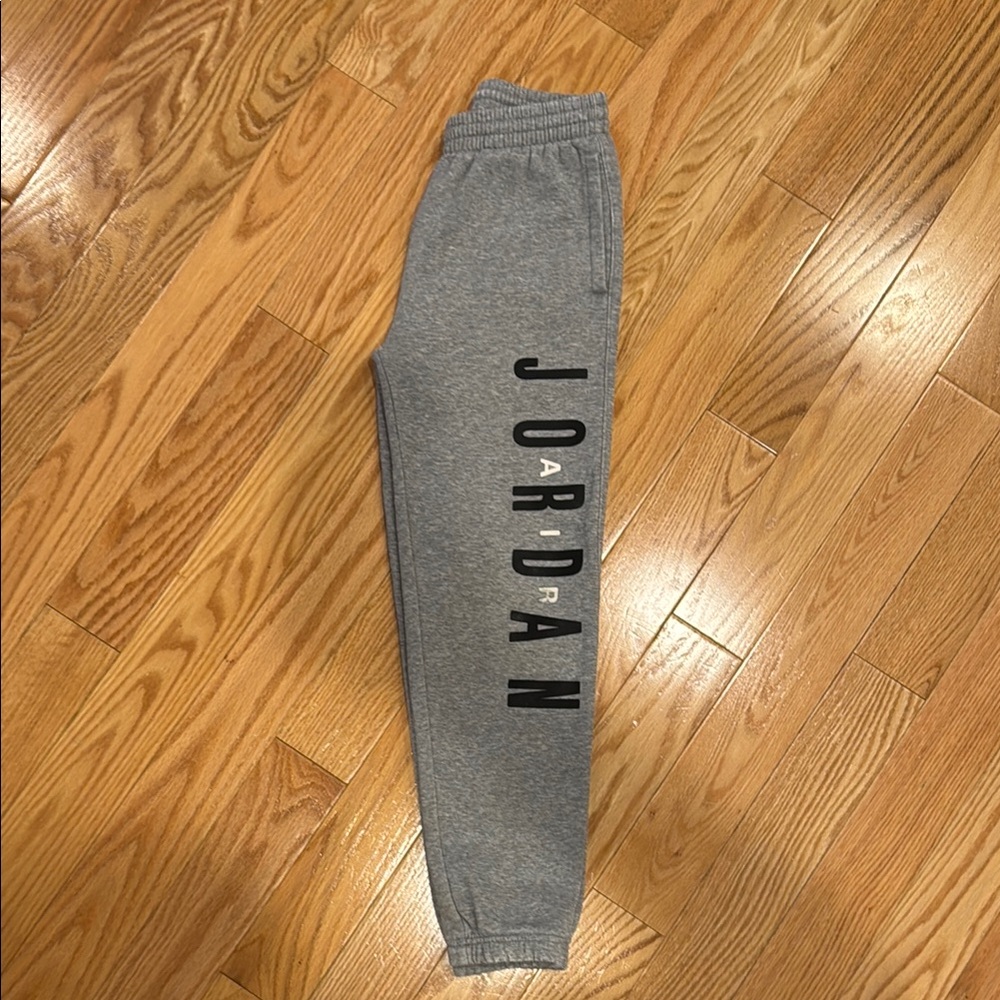 Boys Medium Jordan Gray Sweatpants with Black Drawstrings